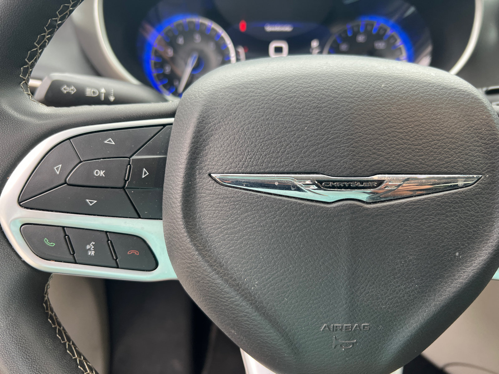 Used 2024 Chrysler Pacifica Touring-L FWD image 31