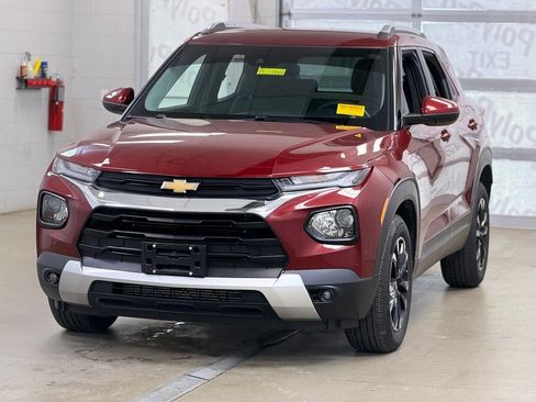 Used 2023 Chevrolet TrailBlazer LT FWD image 3