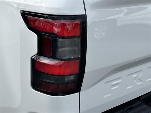 Used 2024 Nissan Frontier SL w/ Technology Package image 13