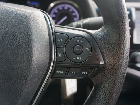 Used 2018 Toyota Camry LE FWD image 8