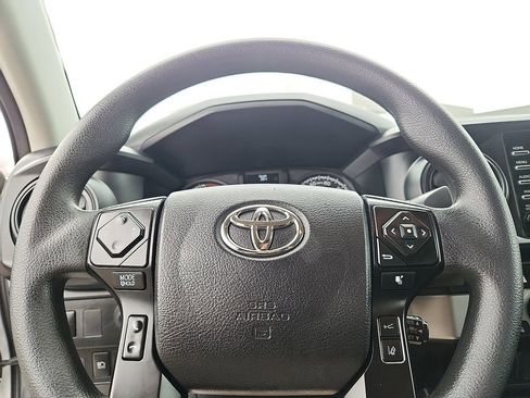 Used 2022 Toyota Tacoma SR image 11
