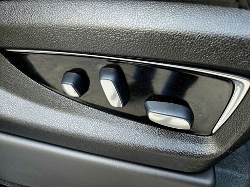 Used 2019 Cadillac Escalade Premium Luxury image 28