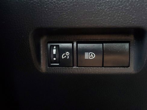 Used 2019 Toyota RAV4 XLE FWD image 30