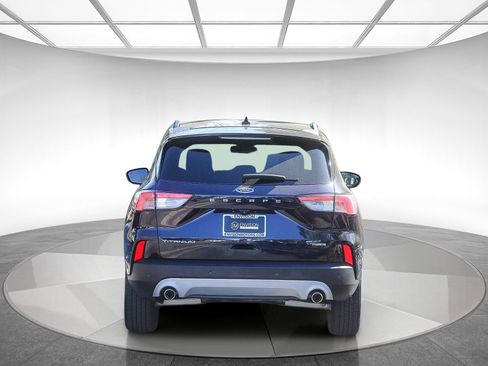 Used 2021 Ford Escape Titanium image 3