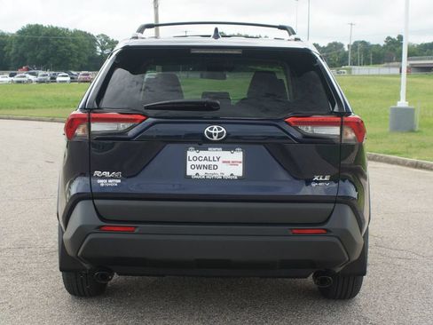 Used 2025 Toyota RAV4 XLE AWD/4WD image 3