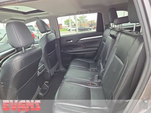 Used 2016 Toyota Highlander XLE AWD/4WD image 25