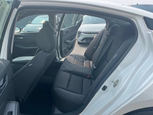 Used 2025 Nissan Altima 2.5 SV FWD image 22