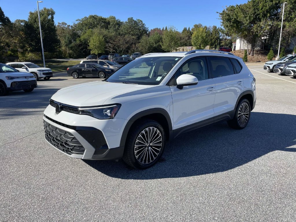 Certified 2026 Volkswagen Taos SE FWD image 2