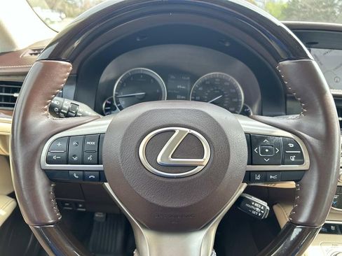 Used 2018 Lexus ES 350 w/ Navigation System Package image 32