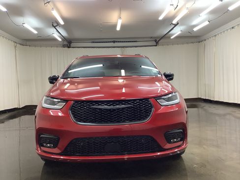 New 2026 Chrysler Pacifica Select w/ S Appearance Package image 11