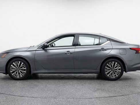 Used 2025 Nissan Altima 2.5 SV image 5