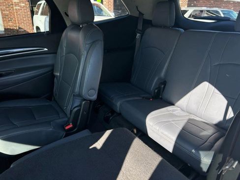 Used 2020 Buick Enclave Essence image 18