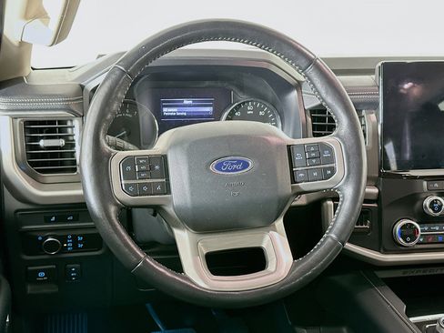 Used 2024 Ford Expedition XLT image 18