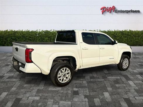 Used 2025 Toyota Tacoma SR5 image 9