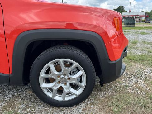 Used 2015 Jeep Renegade Latitude FWD image 7