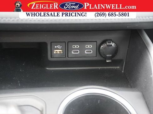 Used 2023 Toyota Highlander XLE image 25