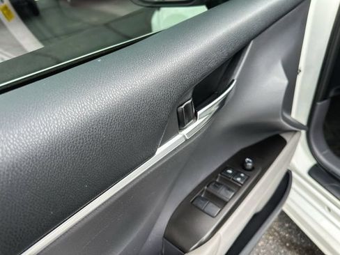 Used 2022 Toyota Camry SE FWD image 14