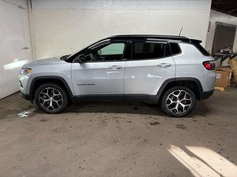 Used 2024 Jeep Compass Limited image 6