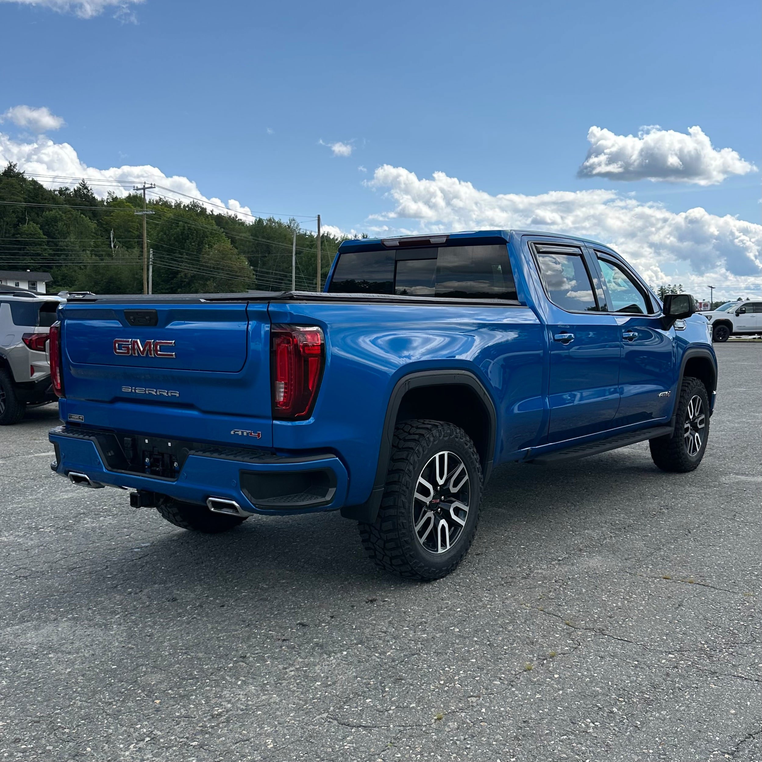 Used 2023 GMC Sierra 1500 AT4 w/ AT4 Premium Package AWD/4WD image 3