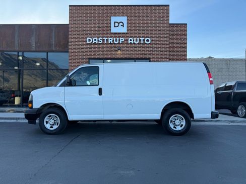 Used 2023 Chevrolet Express 2500 w/ Driver Convenience Package image 4