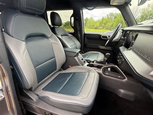 Certified 2022 Ford Bronco Outer Banks w/ Sasquatch Package AWD/4WD image 17