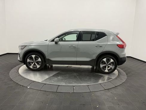 Certified 2025 Volvo XC40 B5 Plus image 4