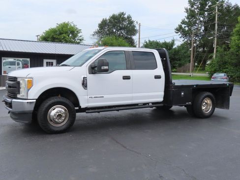 Used 2017 Ford F350 XL w/ Power Equipment Group AWD/4WD image 2