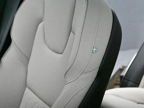 New 2026 Volvo XC60 B5 Core w/ Climate Package image 28