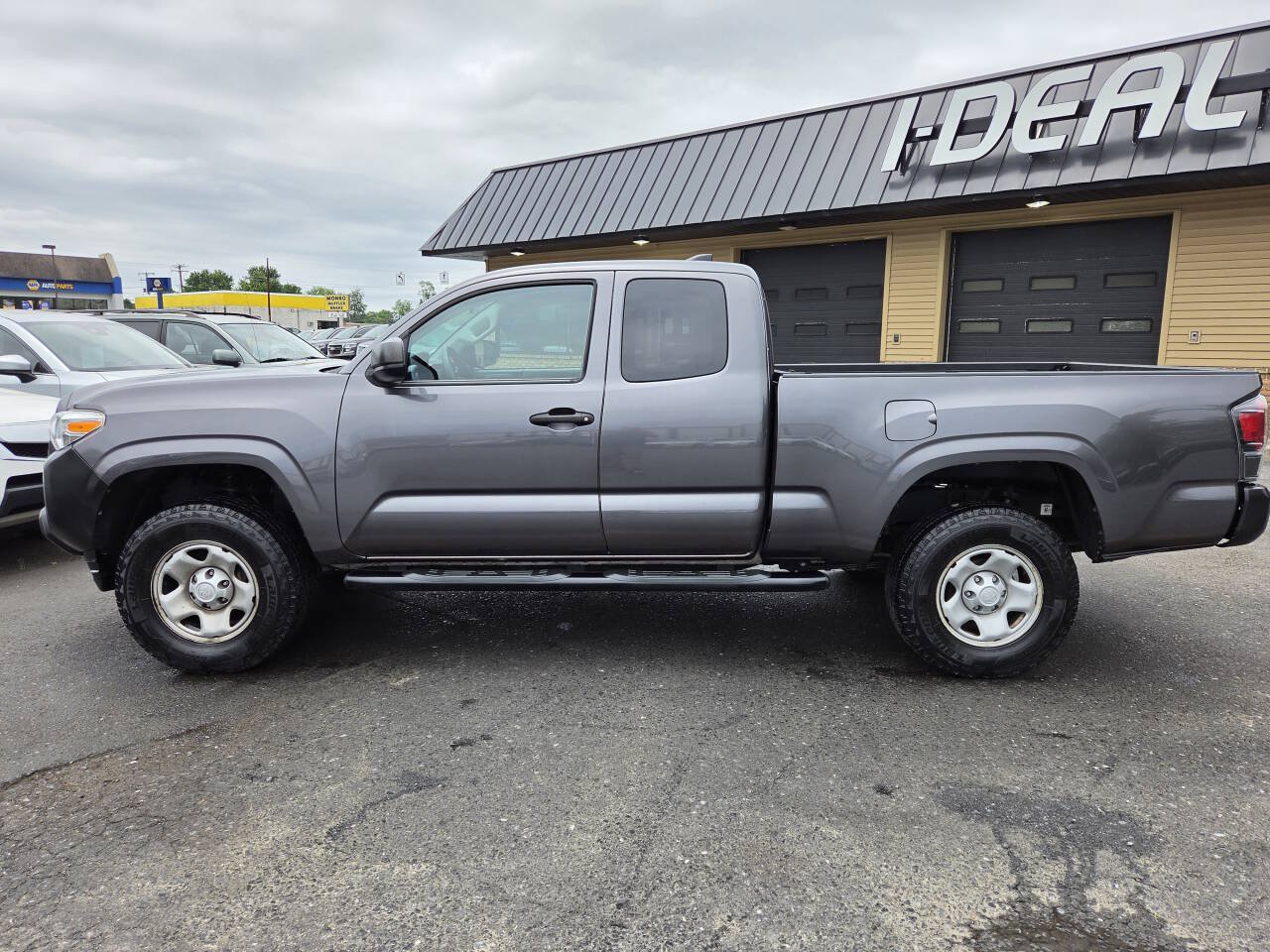 Used 2019 Toyota Tacoma SR AWD/4WD image 9