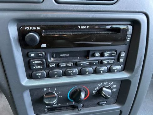 Used 2001 Nissan Quest SE FWD image 12