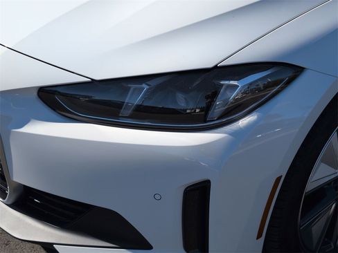 New 2026 BMW i4 xDrive40i image 17