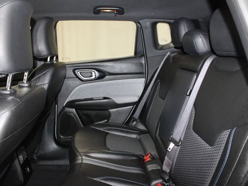 Used 2024 Jeep Compass Latitude image 18