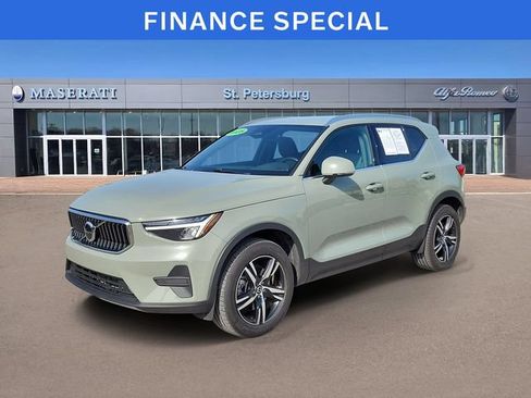 Used 2025 Volvo XC40 B5 Core AWD/4WD image 2