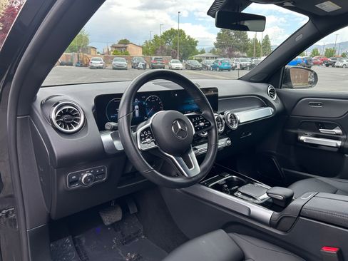 Used 2022 Mercedes-Benz GLB 250 4MATIC image 11