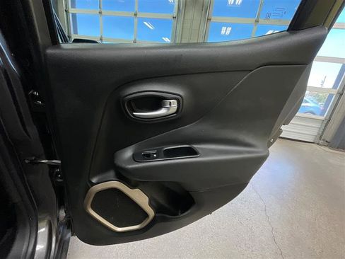 Used 2016 Jeep Renegade Limited FWD image 23