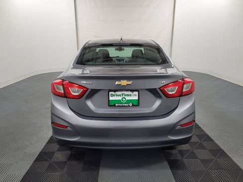 Used 2018 Chevrolet Cruze LT w/ Convenience Package FWD image 6