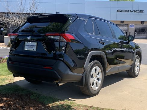 Used 2023 Toyota RAV4 LE image 10