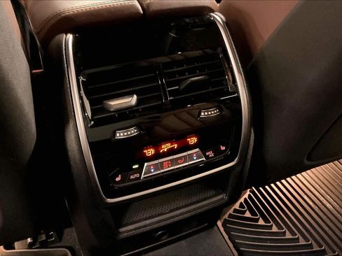 Used 2019 BMW X5 xDrive50i w/ M Sport Package image 33