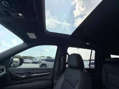 Certified 2021 GMC Yukon XL Denali w/ Denali Premium Package AWD/4WD image 27