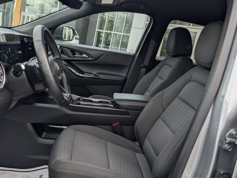 Used 2025 Chevrolet Equinox LT w/ Safety and Technology Package FWD image 16