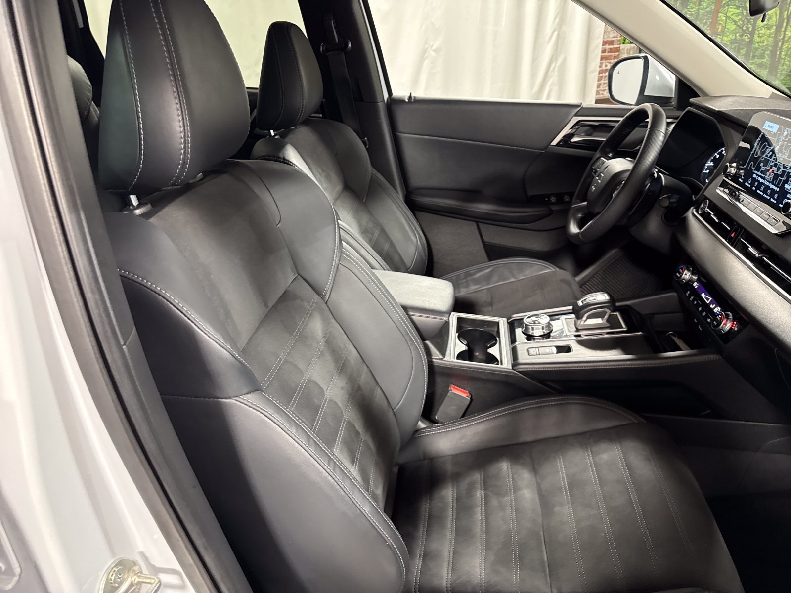 Used 2023 Mitsubishi Outlander SE AWD/4WD image 29