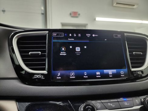 Used 2024 Chrysler Pacifica Touring-L image 49