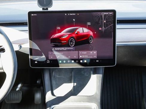 Used 2024 Tesla Model Y Long Range image 13