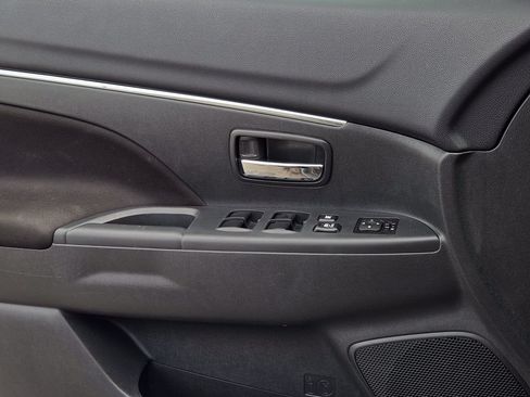 Used 2025 Mitsubishi Outlander Sport ES AWD/4WD image 17