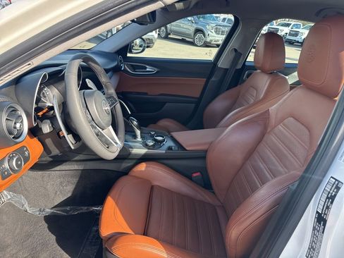 Used 2019 Alfa Romeo Giulia Ti Sport w/ Quick Order Package 22U Sport image 9