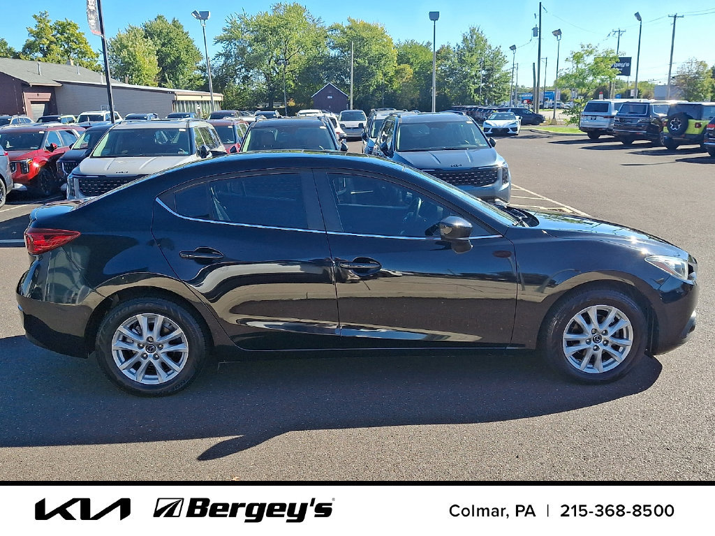 Used 2016 MAZDA MAZDA3 i Touring w/ Popular Equipment Package FWD image 9
