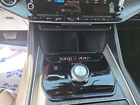 Used 2024 Jeep Wagoneer Series II w/ Flexible Seating Group AWD/4WD image 19