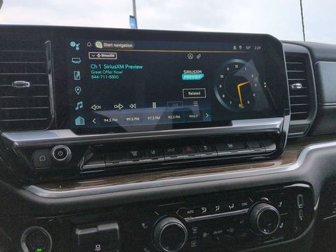 Used 2025 Chevrolet Silverado 2500 LT w/ Convenience Package image 24