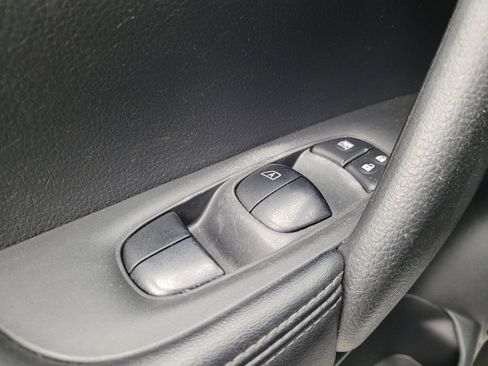 Used 2018 Nissan Rogue S image 27