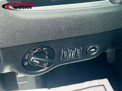 Used 2023 Chrysler 300 S image 13